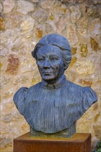 Bust of the reform pedagogue and savings bank director Clara Hammerl