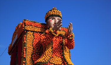 Sculptures made of citrus fruits
