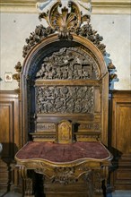 Carved altar with Adoration of the Magi