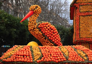 Replica of a stork with lemons and oranges in the Bioves Gardens