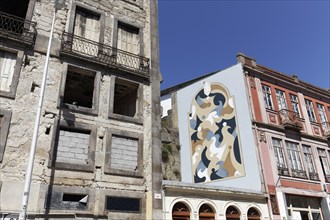 Mural with geometric shapes between houses in the historic old town