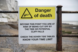Sign for danger to life due to tidal currents or falls on the cliffs on the coast of St. Margarets Bay