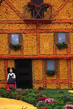 Replica of a half-timbered house with lemons and oranges in the Bioves Gardens