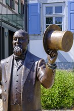 Bronze sculpture of Levi Strauss in front of his birthplace