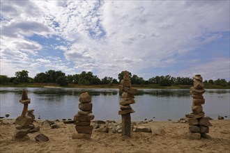 Sculptures made of piled up stones on the beach of the Elbe