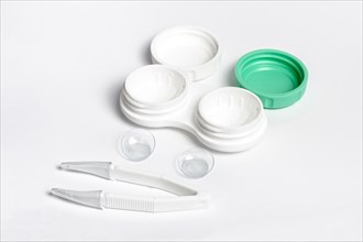 High angle pair contact lenses with case tweezers