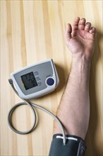 Close up blood pressure measuring device