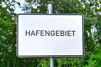 German road sign saying 'Port area'