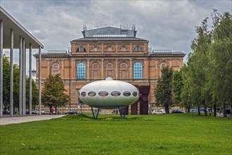 The Futuro House in front of the old Pinakothek