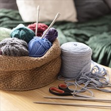 Arrangement with thread crocheting
