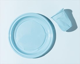 Plastic crushed cup plate