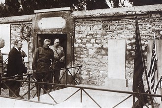 Visit of General Pershing to Lafayette tomb