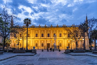 The Plaza del Triunfo square with the Archivo de Indias at dusk