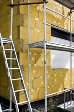 Insulation of a facade with mineral fibre boards