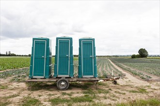 Toilet hut for harvest workers in a field on the Lower Rhine