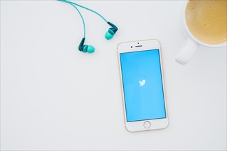 Earphones coffee mug phone with twitter app
