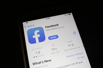 Detailed view of a smartphone with Facebook app in the iPhone App Store