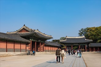 Tourists in front of the entrances of Changgyeonggung Palace