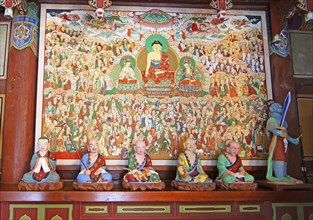 Nahan or Buddha disciple figures in the prayer hall
