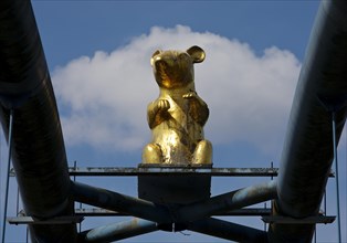 Golden Rat as a reminder of the legend of the Pied Piper on the Werder Bridge over the River Weser