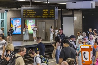 Lack of staff at the transport company. Due to unavailable staff: Stuttgart's light rail system repeatedly experiences unexpected cancellations of journeys. Display board at the Charlottenplatz stop o...