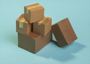 High angle shipping boxes arrangement