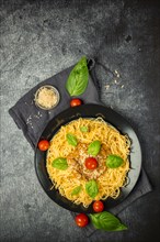 Spaghetti with tomato pesto