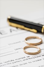 Divorce agreement with wedding rings