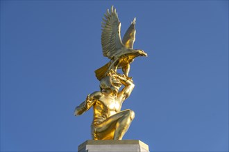 Golden Statue of a Native American with Eagle on the Tours American Monument Fountain