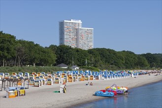 Maritim Hotel and roofed wicker beach chairs along the Baltic Sea at Timmendorfer Strand