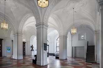 Entrance hall and ceiling vault