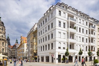 New buildings based on historical models as well as modern gap buildings in Schlosstrasse