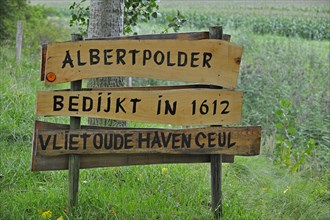 Wooden signpost for the Albertpolder