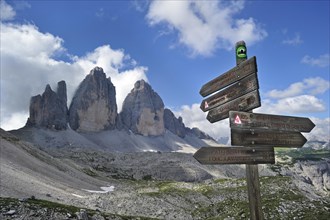 Wooden signpost in front of the Tre Cime di Lavaredo