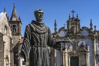 Statue of St. Francis in front of the church Igreja de Sao Francisco