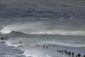 Breaking waves on the island of Minsener Oog