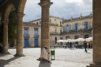 Tourists at the Plaza de la Catedral