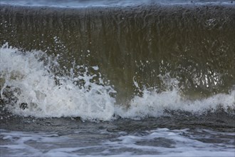 Breaking waves on the island of Minsener Oog