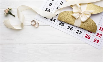 Flower wedding rings with calendar