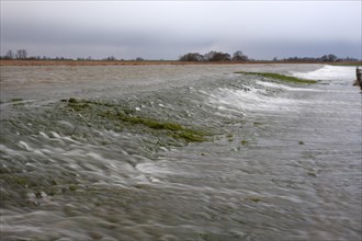 Overtopping of the dike during a storm surge on the Lower Weser island of Strohauser Plate