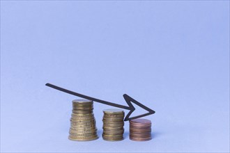 Decreasing piles coin money with arrow
