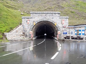 Tunnel-Hochtor