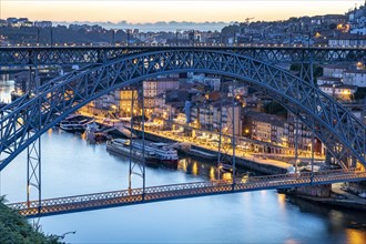 Ponte Dom Luis I bridge over the Douro river and the old town of Porto at dusk