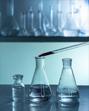 Laboratory glassware arrangement