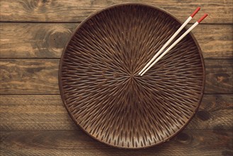 Empty round plate with two wooden chopsticks table