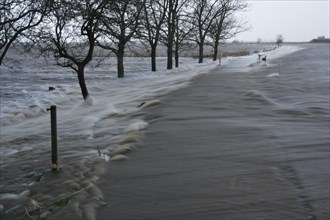 Overtopping of the dike during a storm surge on the Lower Weser island of Strohauser Plate
