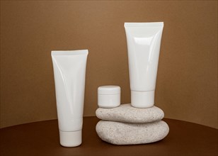 Skin care moisture recipients assortment with stones