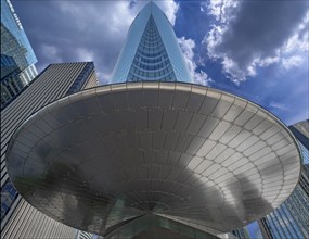 Covered entrance to a high-rise office in the high-rise district La Defence