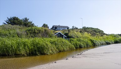 Holiday home between the dunes