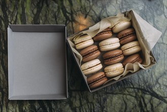 From box with macaroons
